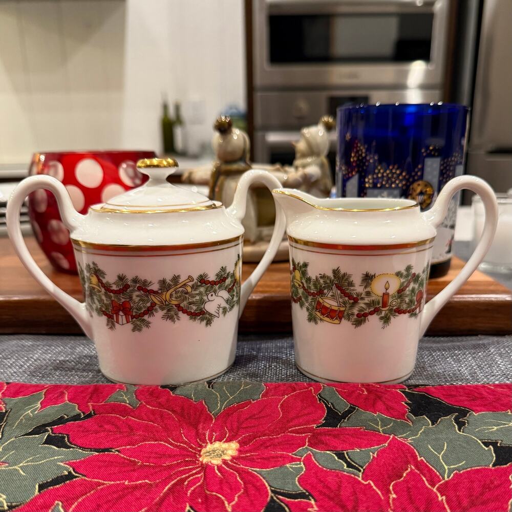 Fitz & Floyd St. Nicholas‎ 1978 Christmas Pattern Covered Sugar & Creamer Set